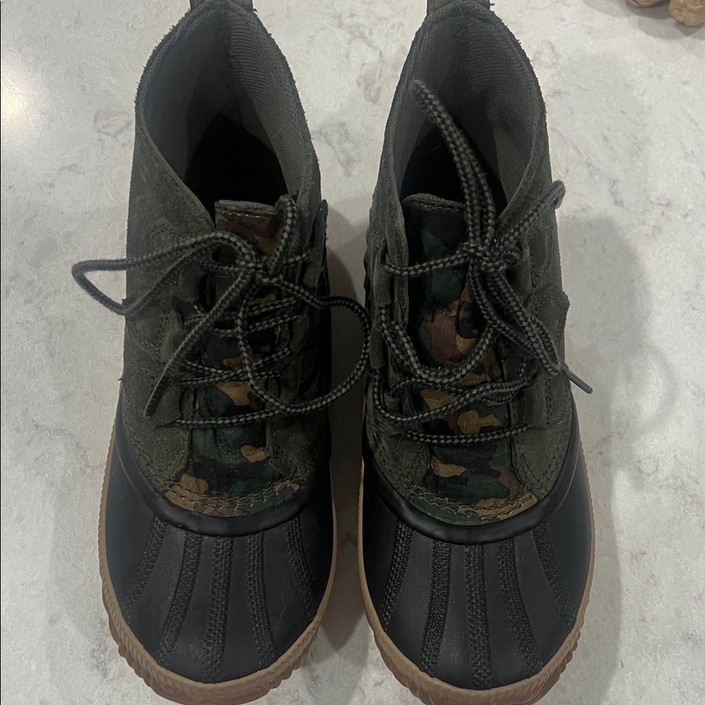 Sorel Black and Olive Lace-Up Winter Boots